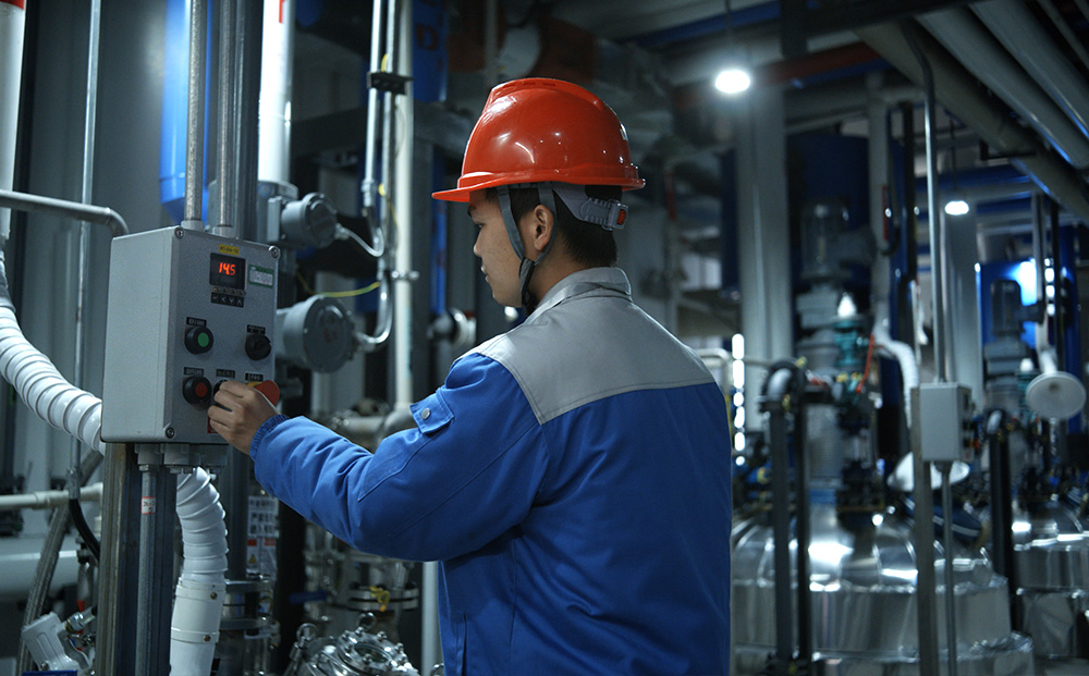 工廠嚴格執(zhí)行ISO質(zhì)量管理體系或符合醫(yī)藥原料的GMP生產(chǎn)要求